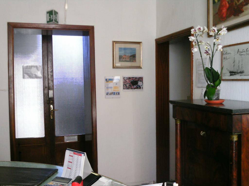 Albergo Cavour Self Check-In Livorno Exterior foto