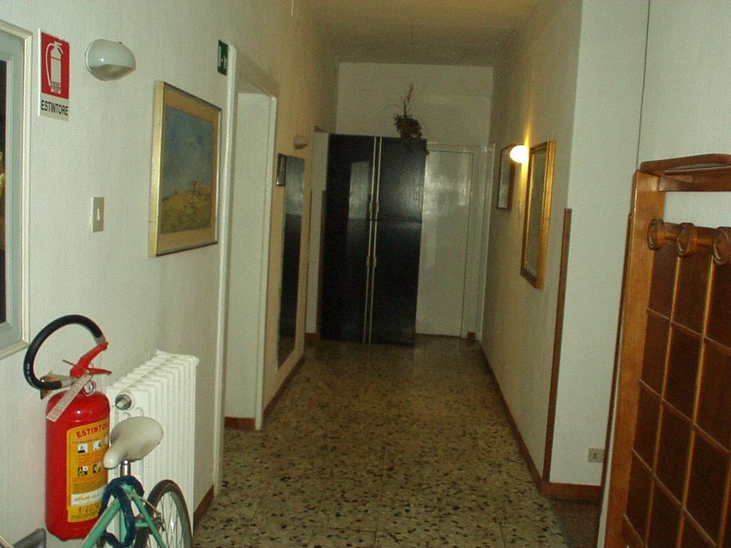 Albergo Cavour Self Check-In Livorno Exterior foto